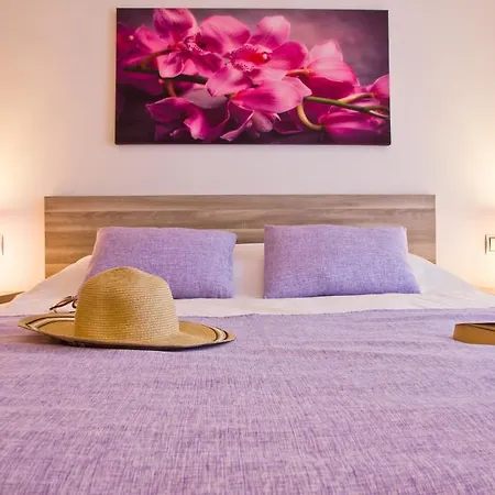 Pierre & Estartit Costa *